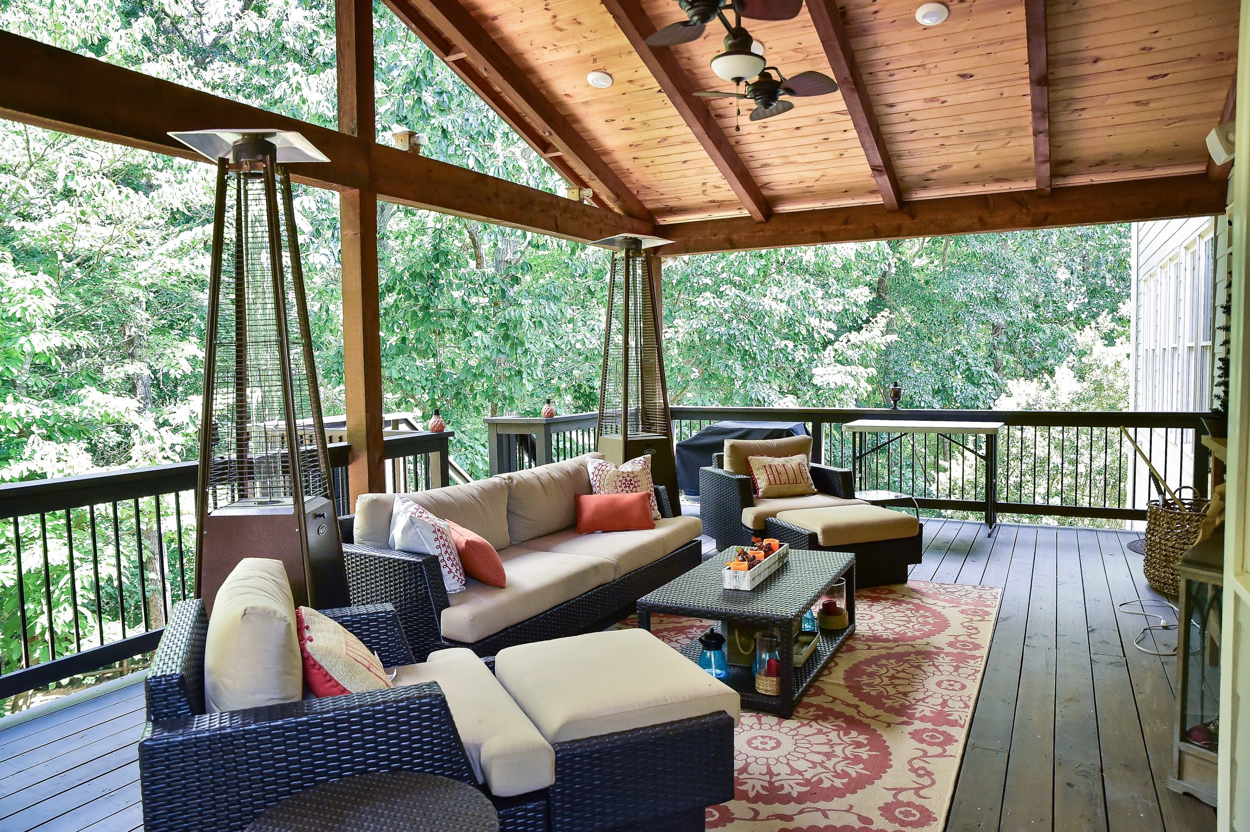 outdoor living space, indoor/outdoor porch